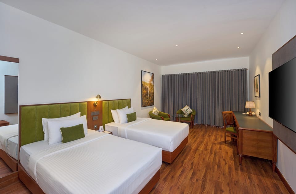 Deluxe Room | Premium bedding, minibar, in-room safe, desk