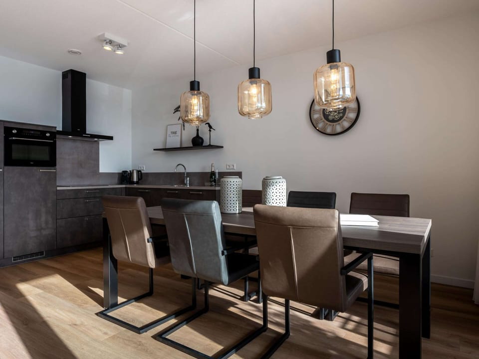 Apartment | Dining