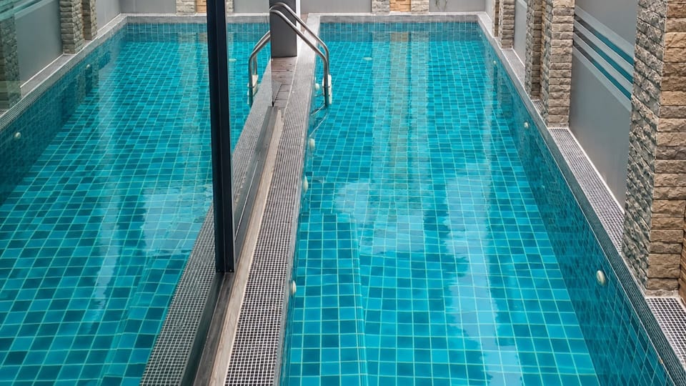 Exercise/lap pool