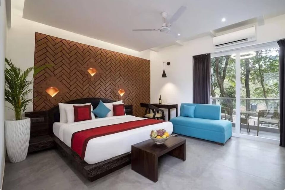 Super Deluxe Premium | Blackout drapes, free WiFi, bed sheets