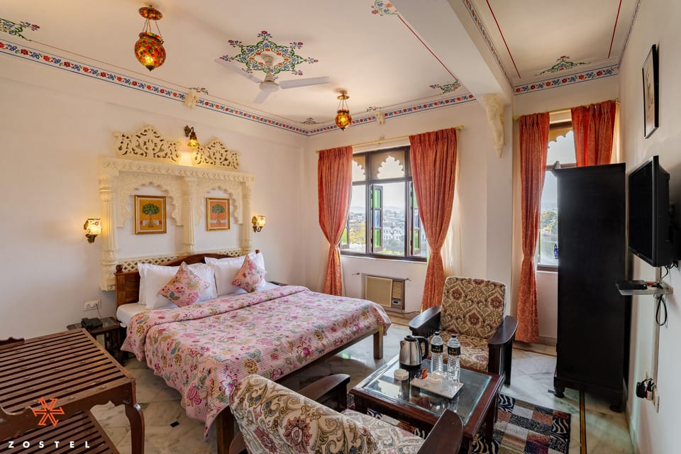 Deluxe Double Room, 1 Queen Bed, Lake View | Free WiFi, bed sheets