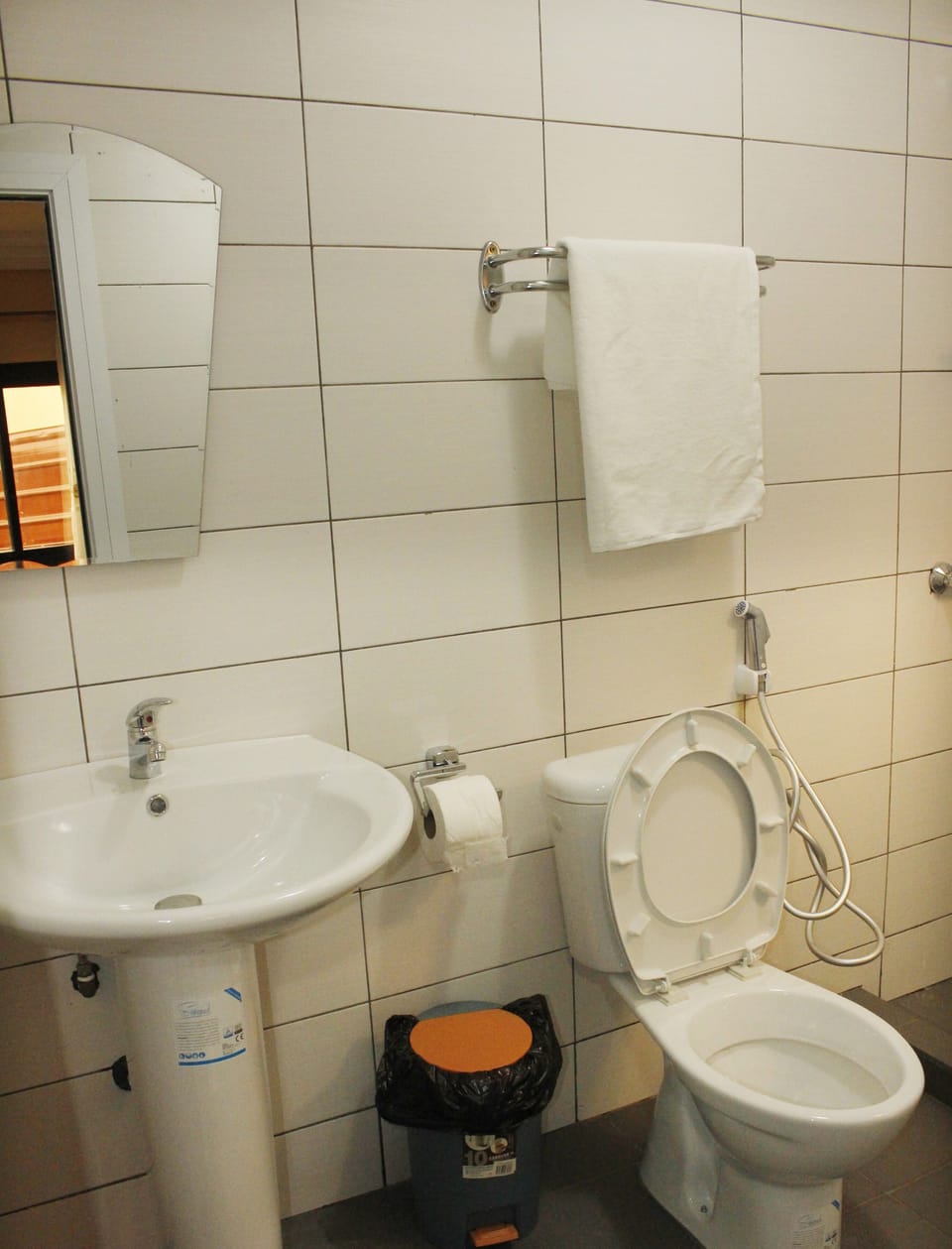 Standard Double Room | Bathroom shower