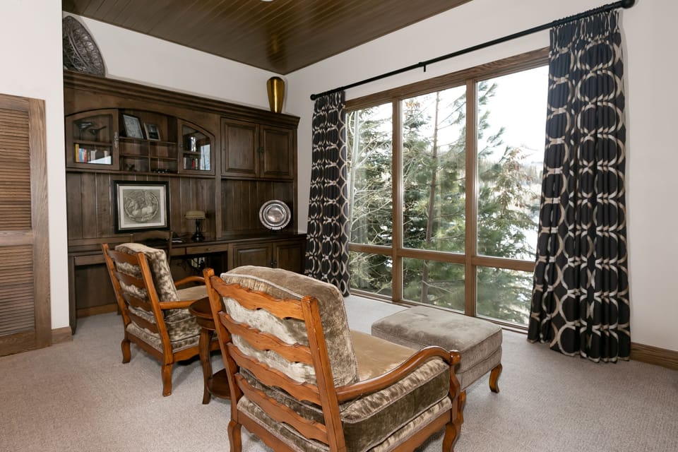 Suite, 3 Bedrooms | Dining