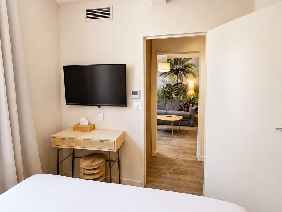 Junior Room | Premium bedding, in-room safe, soundproofing, WiFi (free)