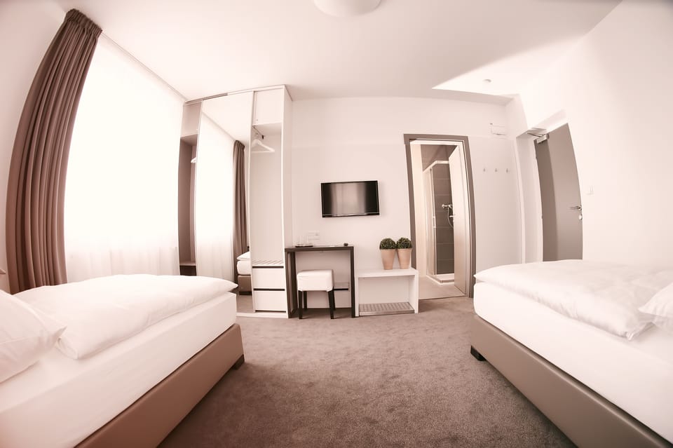 Double Room Ensuite - Brown | Egyptian cotton sheets, premium bedding, in-room safe