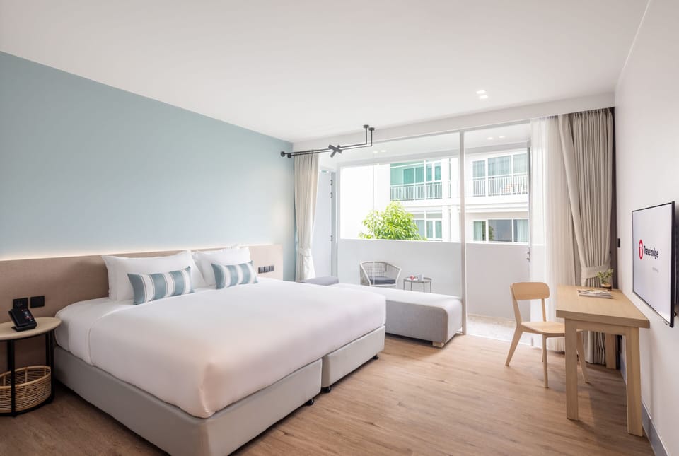 Standard Premium | In-room safe, desk, free WiFi, bed sheets