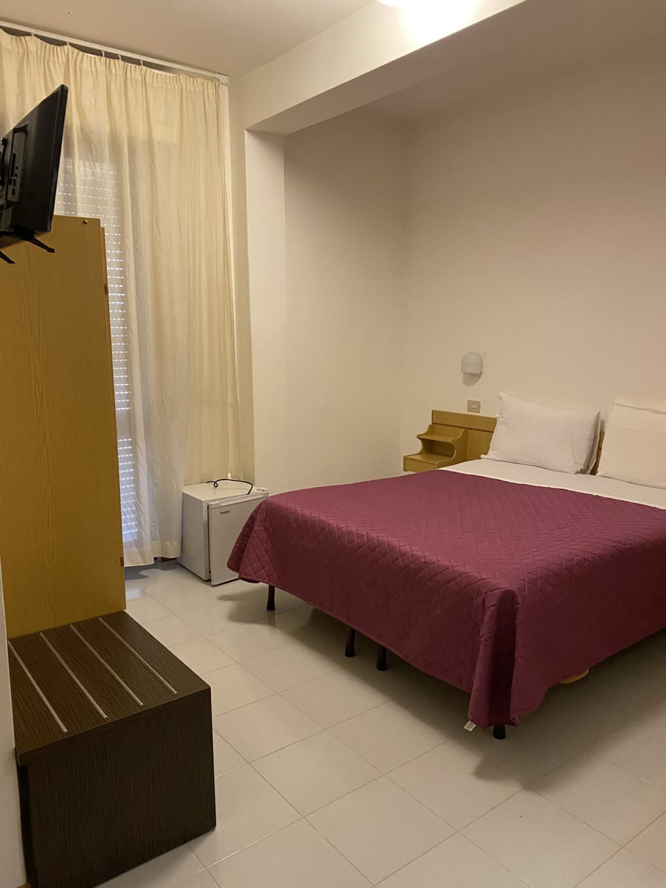 Basic Double or Twin Room | Minibar, in-room safe, desk, free WiFi