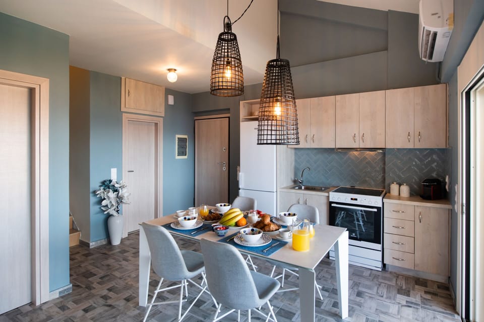 Comfort Duplex | Private kitchen | Full-size fridge, oven, stovetop, electric kettle