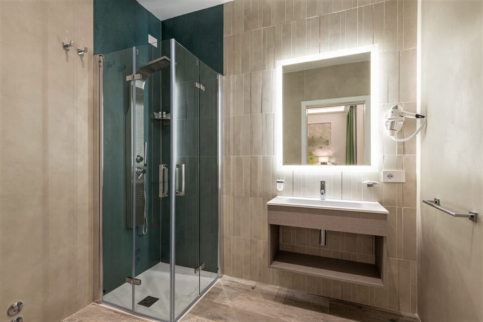 Superior Room, 1 King Bed, Accessible | Bathroom | Rainfall showerhead, hair dryer, slippers, bidet