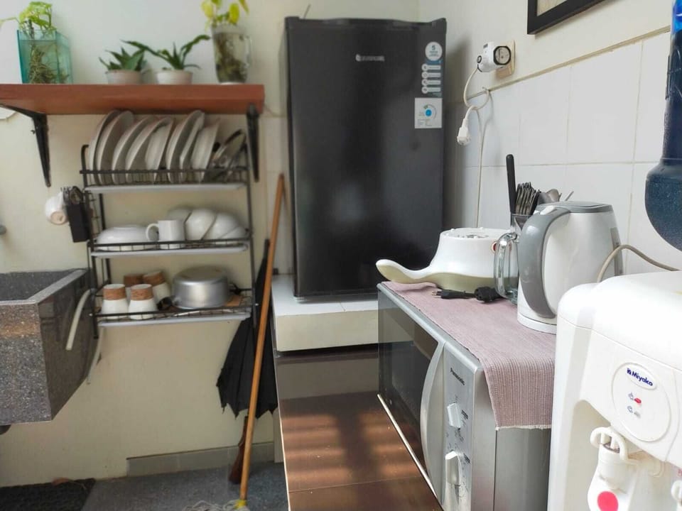 Family Room, 2 Bedrooms | Private kitchen | Fridge, microwave, stovetop