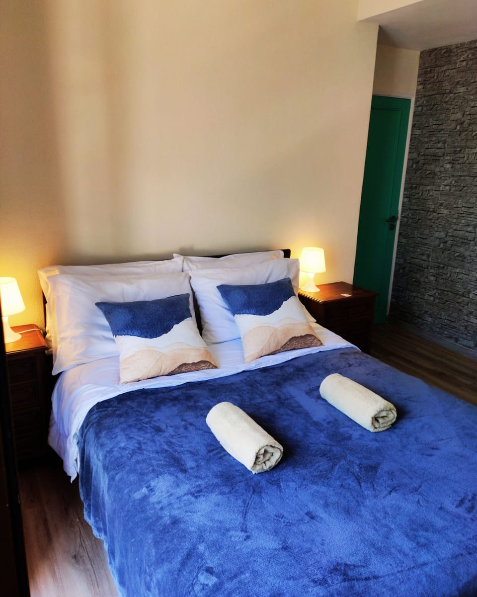 Suite | WiFi (free), individually decorated, bed sheets