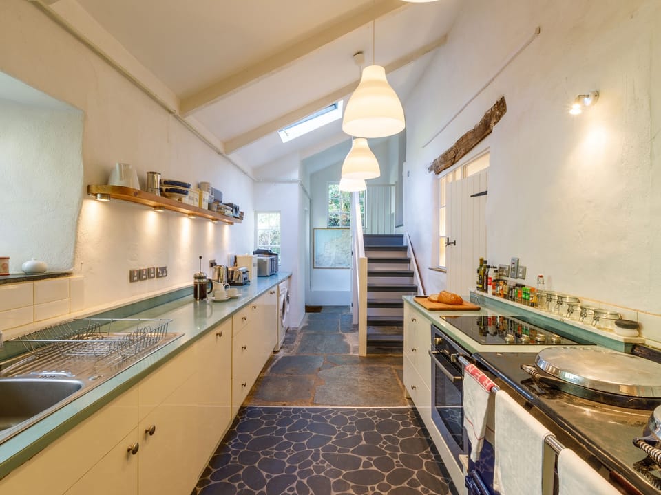 Cottage | Private kitchen | Fridge, dishwasher, electric kettle, toaster