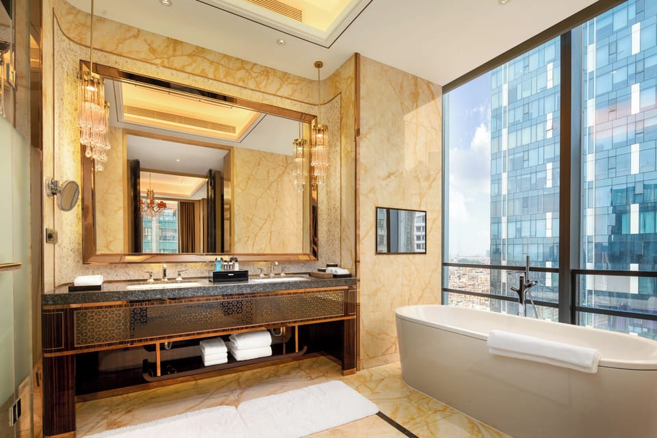 Executive Suite | Bathroom | Separate tub and shower, rainfall showerhead, designer toiletries