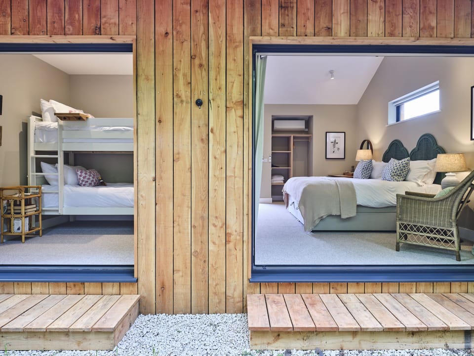 Family Cabin | Cribs/infant beds, free WiFi, bed sheets