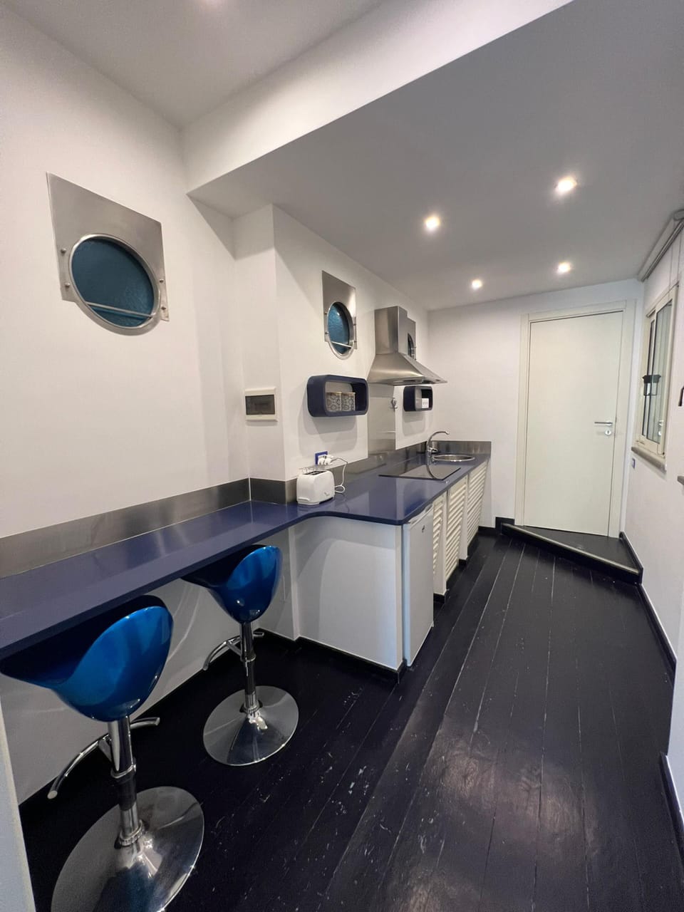 Executive House | Private kitchen | Microwave, stovetop, espresso maker, electric kettle