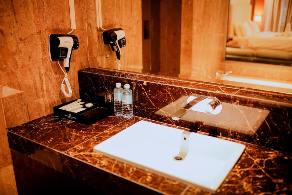 Junior Room | Bathroom | Free toiletries