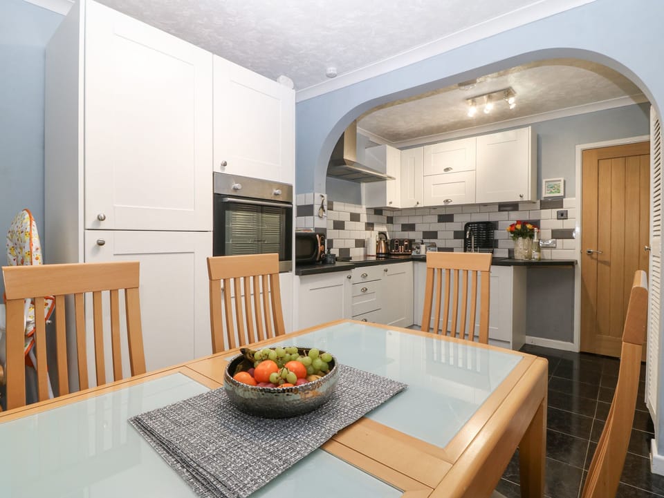Cottage | Dining