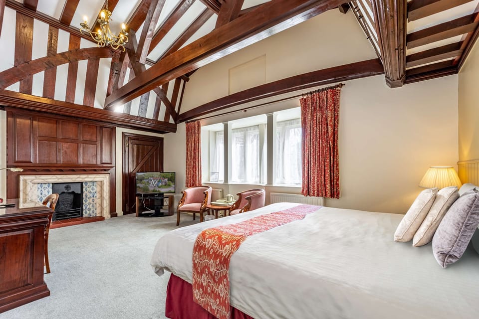 Superior Room, 1 Double Bed, Non Smoking | Desk, laptop workspace, iron/ironing board, rollaway beds