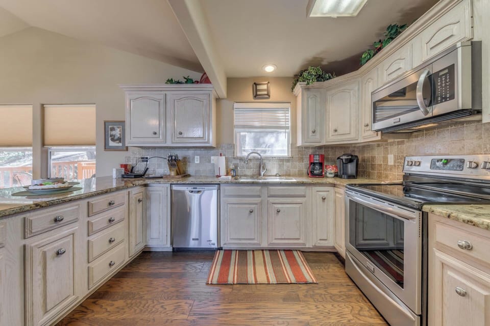 Studio (3 Bedrooms) | Property amenity