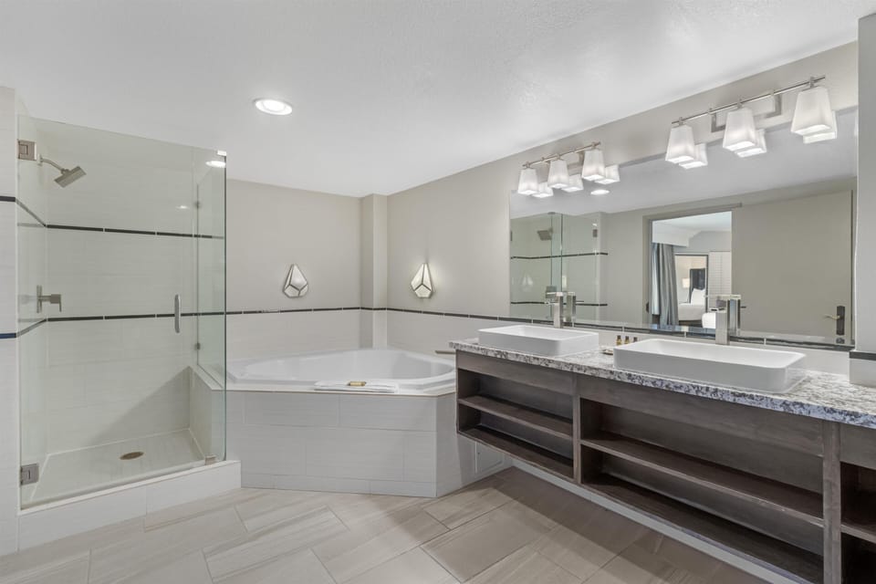 Suite, 1 King Bed, Non Smoking, Balcony | Bathroom | Combined shower/tub, free toiletries, hair dryer, towels