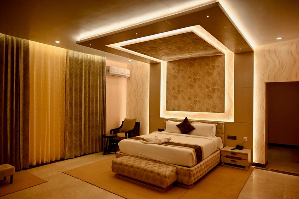 Exclusive Studio Suite | Egyptian cotton sheets, premium bedding, down comforters