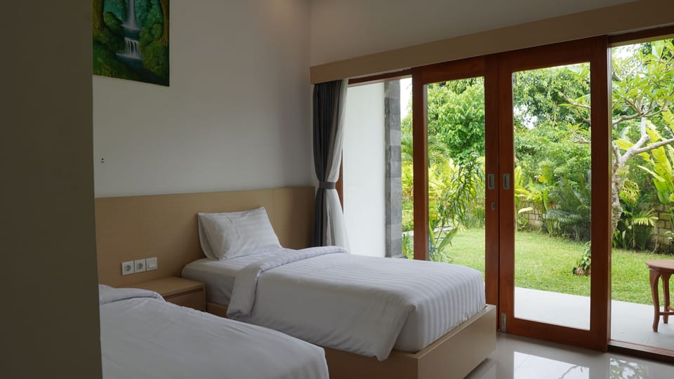 Deluxe Twin Room | Free WiFi, bed sheets