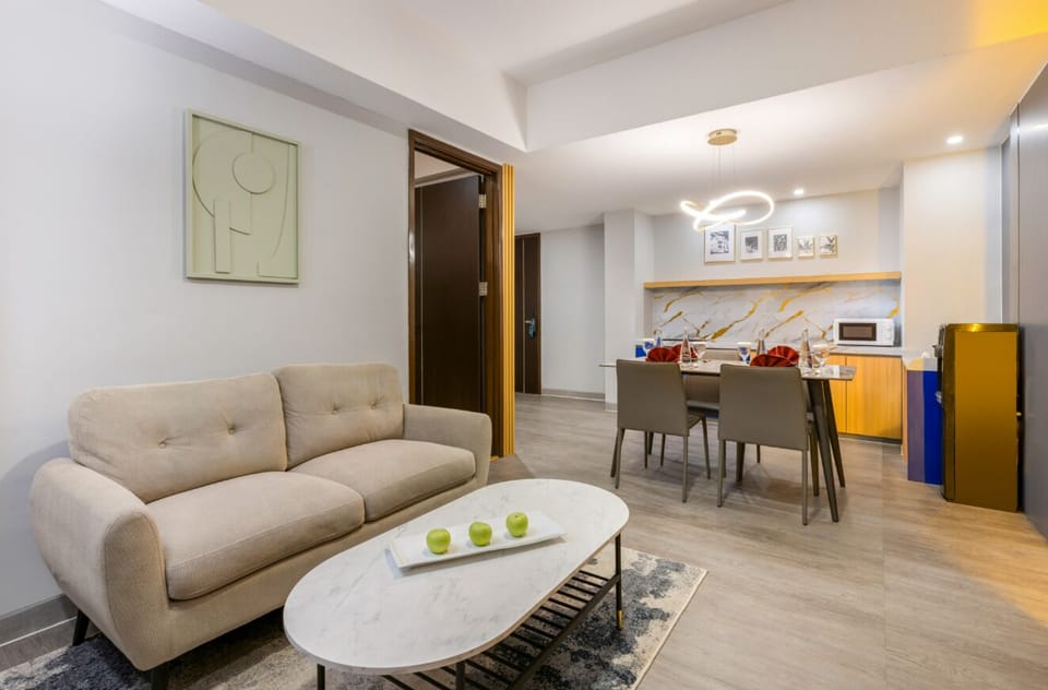 Presidential Suite | In-room safe, desk, bed sheets