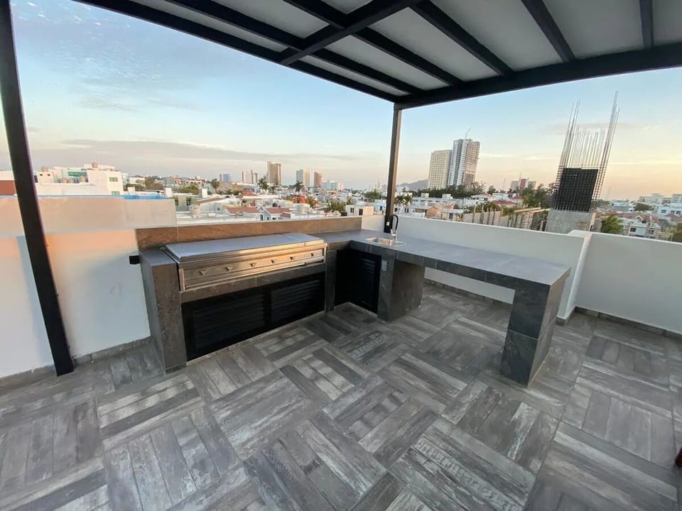 Classic Condo | Terrace/patio