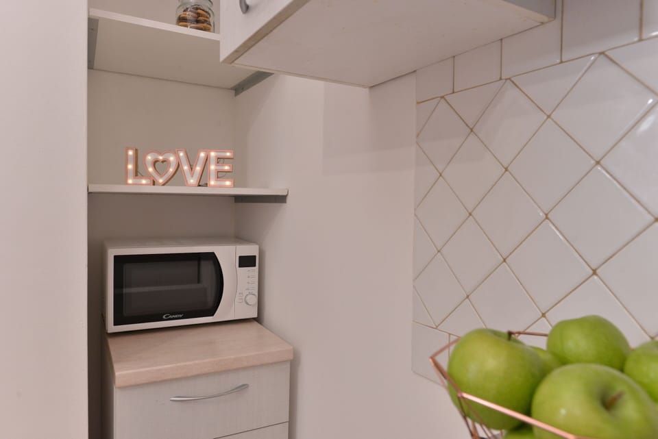Basic Apartment | Private kitchen | Full-size fridge, microwave, oven, espresso maker