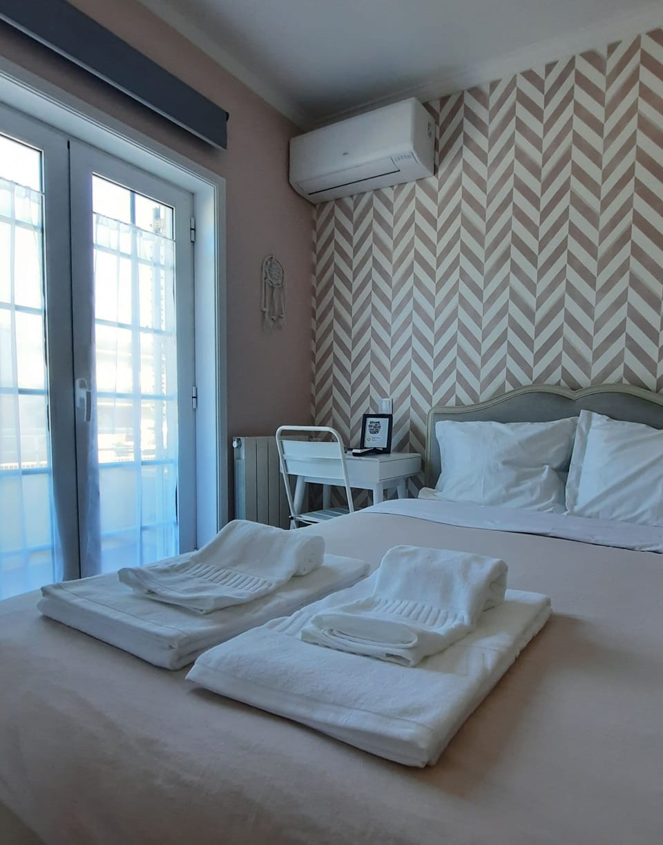 Standard Room | In-room safe, individually decorated, individually furnished, desk