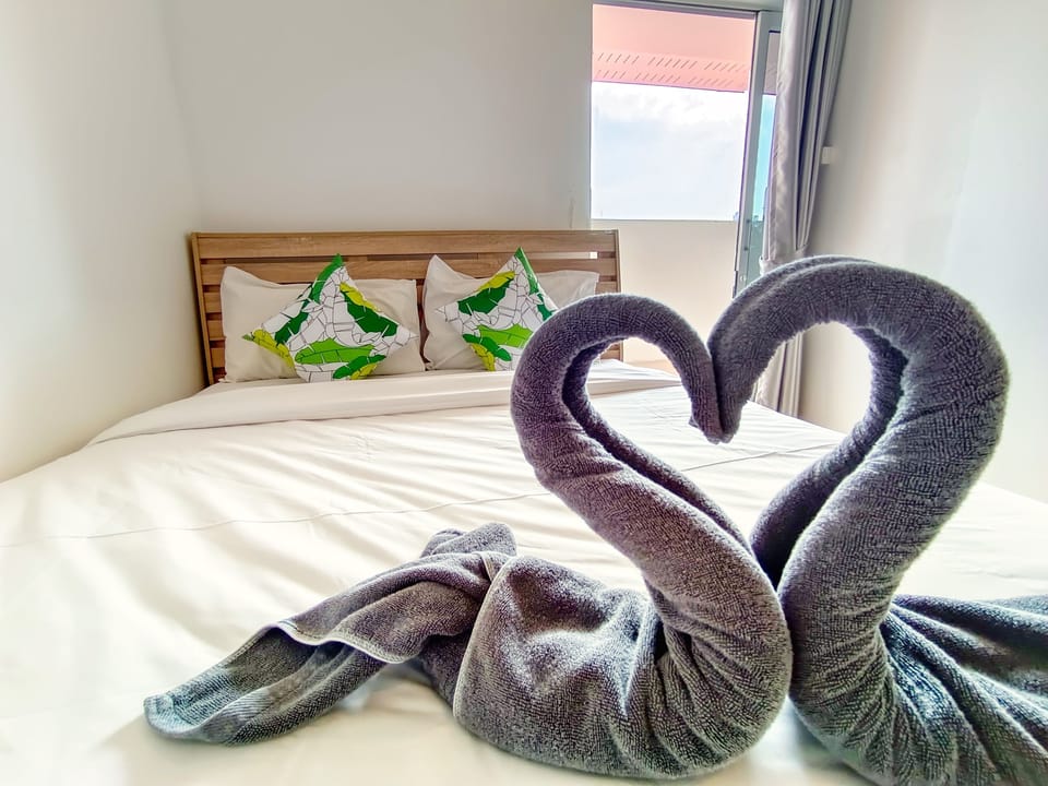 Deluxe Suite, Terrace | Desk, laptop workspace, free WiFi, bed sheets
