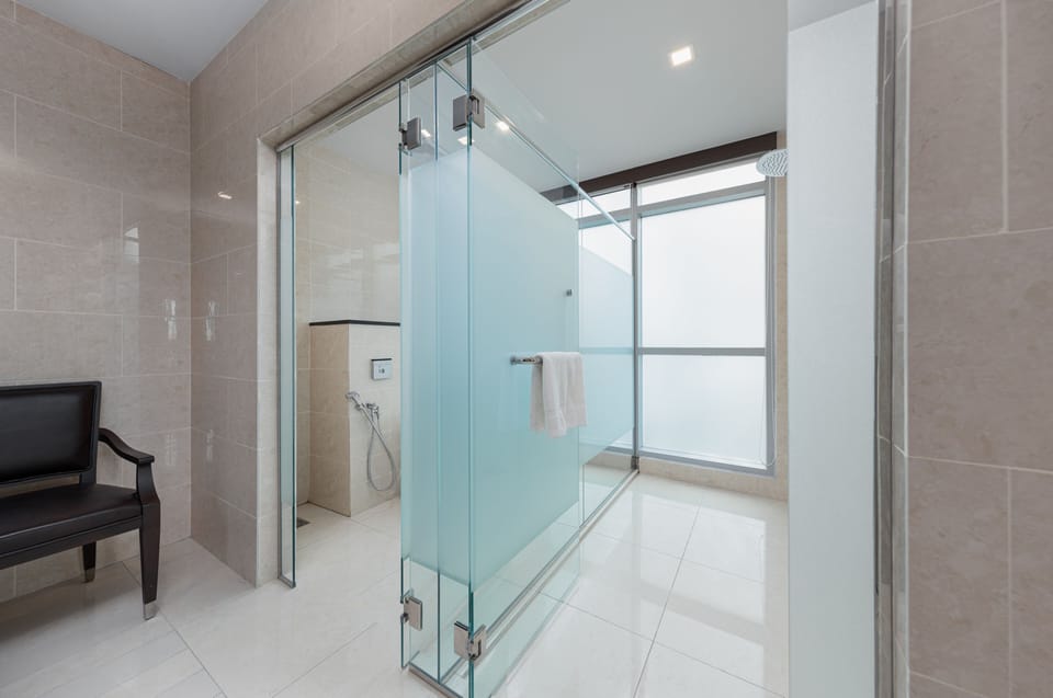 Presidential Suite | Bathroom | Free toiletries, hair dryer, bidet