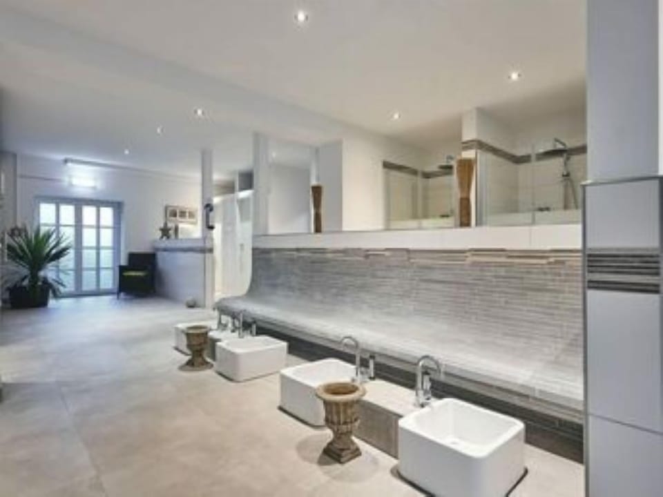 Couples treatment rooms, body treatments, body scrubs, massages