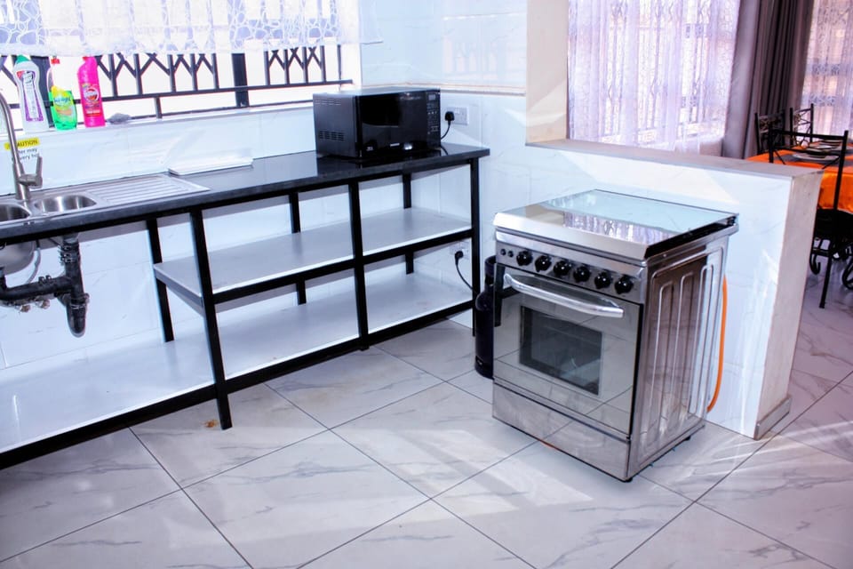 House | Private kitchen | Fridge, microwave, oven, stovetop
