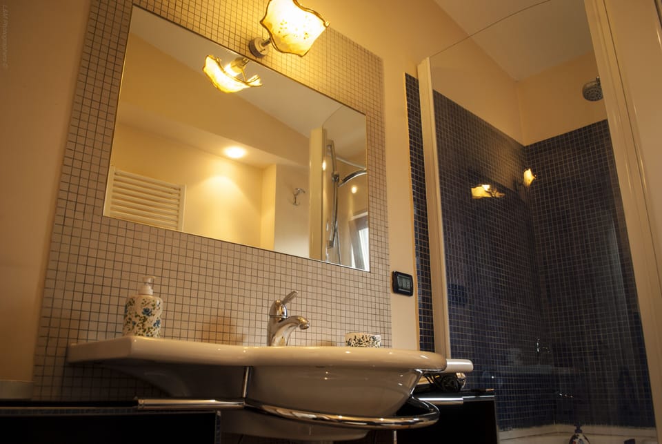 Superior Room | Bathroom | Free toiletries, hair dryer, towels, soap