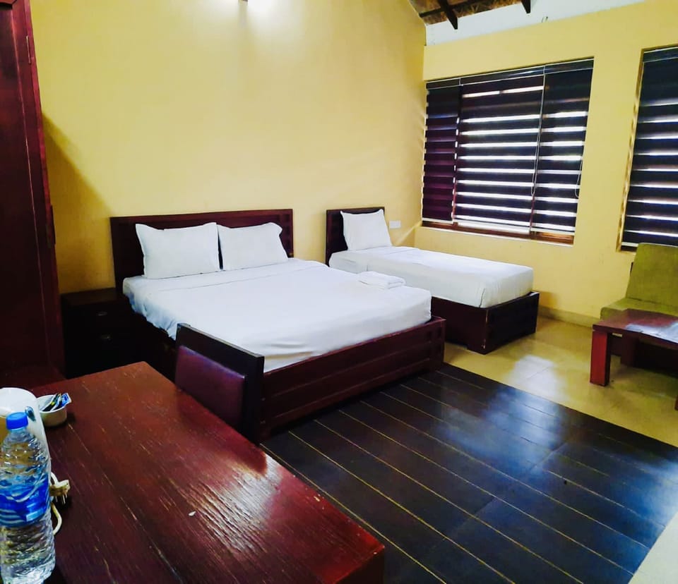 Family Cottage | Desk, free WiFi, bed sheets