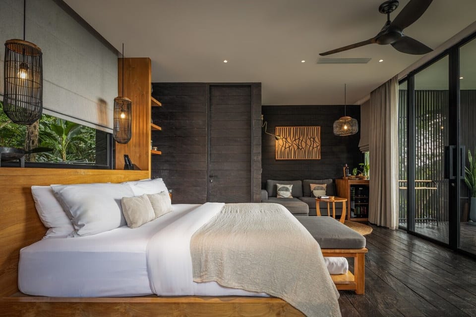 Studio Cabin | Premium bedding, pillowtop beds, minibar, in-room safe