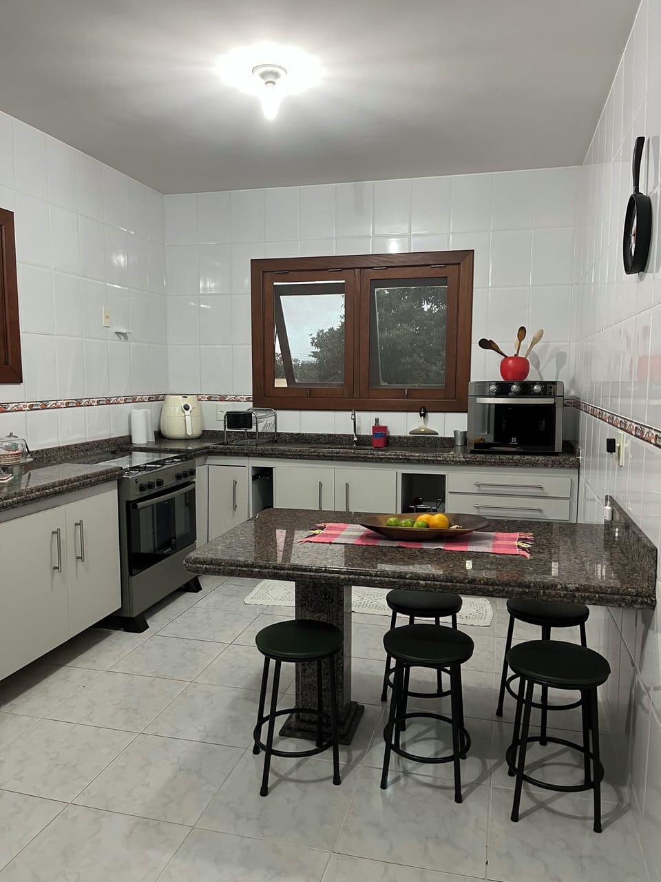 Deluxe House | Private kitchen | Full-size fridge, oven, stovetop, espresso maker