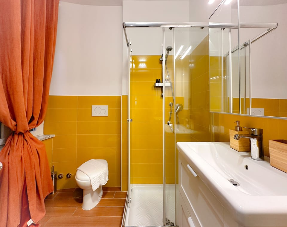 Comfort Room | Bathroom | Shower, free toiletries, hair dryer, bidet