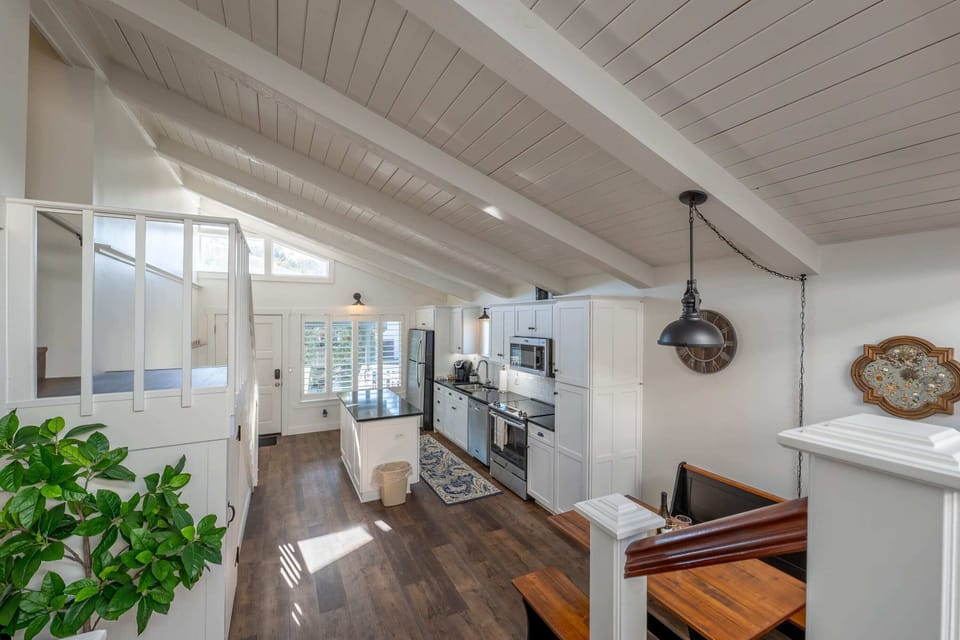 Deluxe Quadruple Room | Private kitchen | Coffee/tea maker