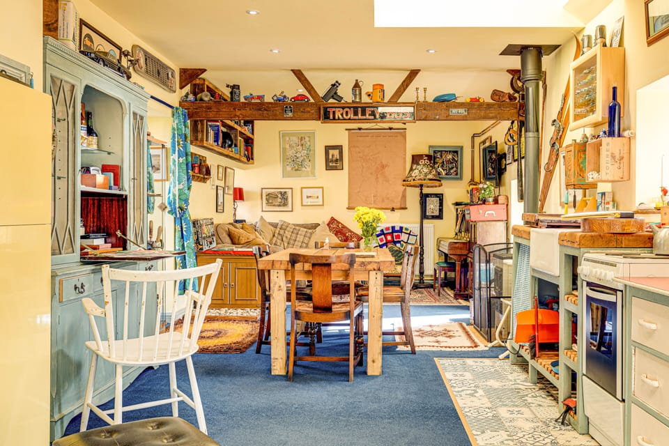 Cottage | Private kitchen | Fridge, microwave, oven, stovetop