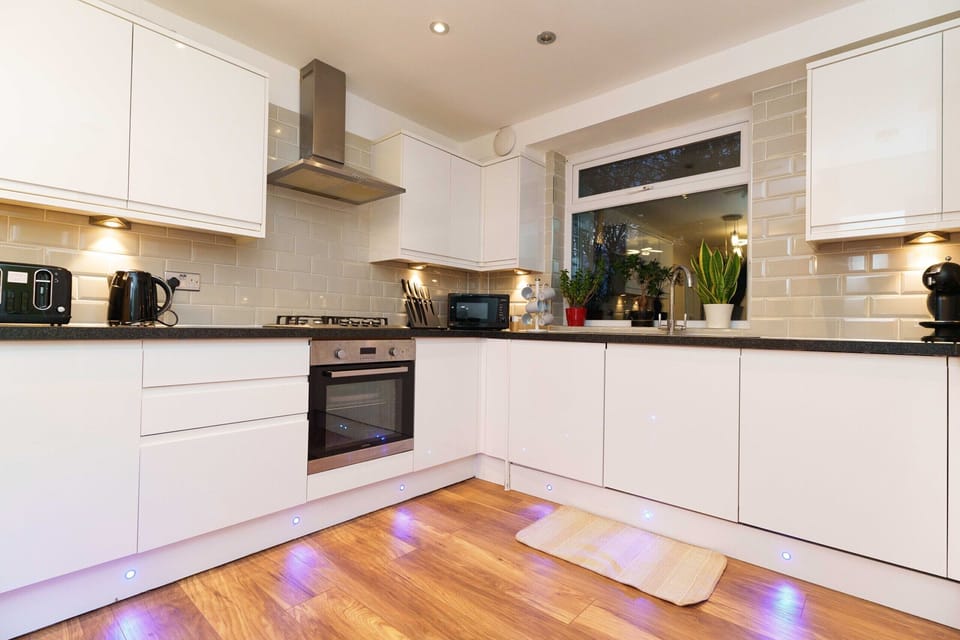 House, Ensuite | Shared kitchen