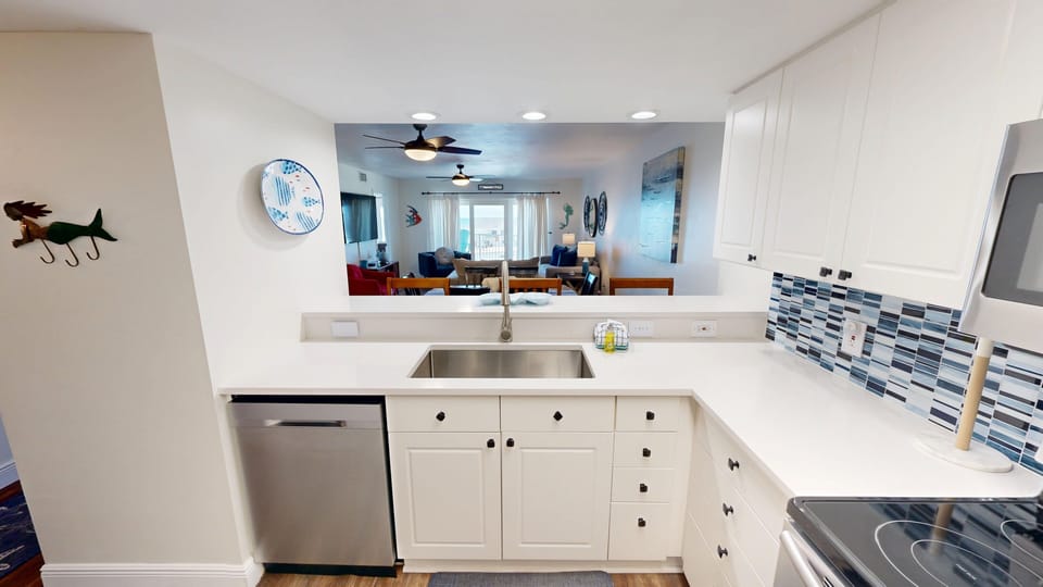 Condo, 2 Bedrooms | Private kitchen | Fridge, coffee/tea maker, toaster