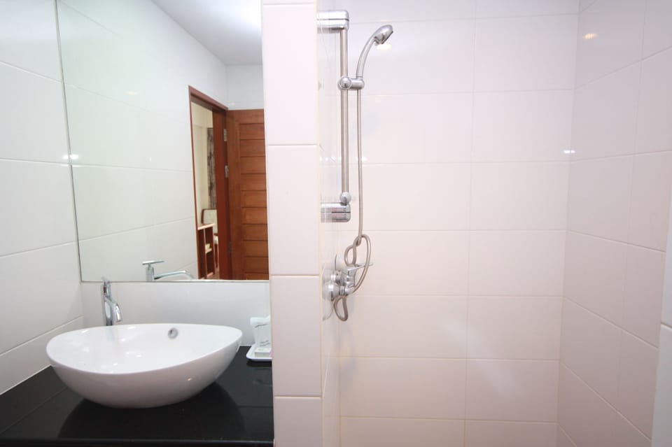 Deluxe Room | Bathroom sink
