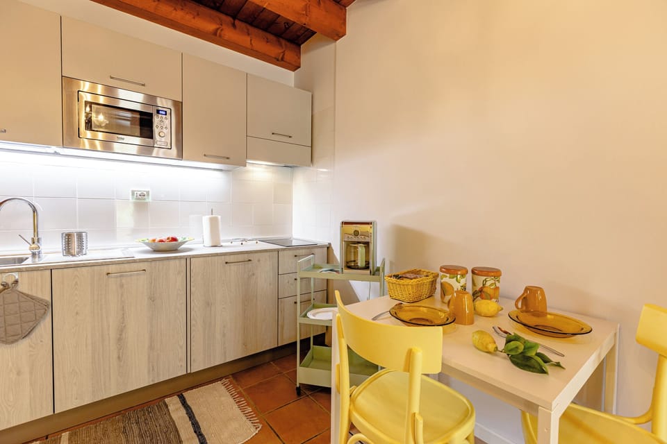 Basic Studio | Private kitchen | Fridge, stovetop, dishwasher, espresso maker