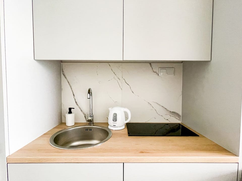Comfort Studio Suite | Private kitchenette | Mini-fridge, stovetop, coffee/tea maker, electric kettle