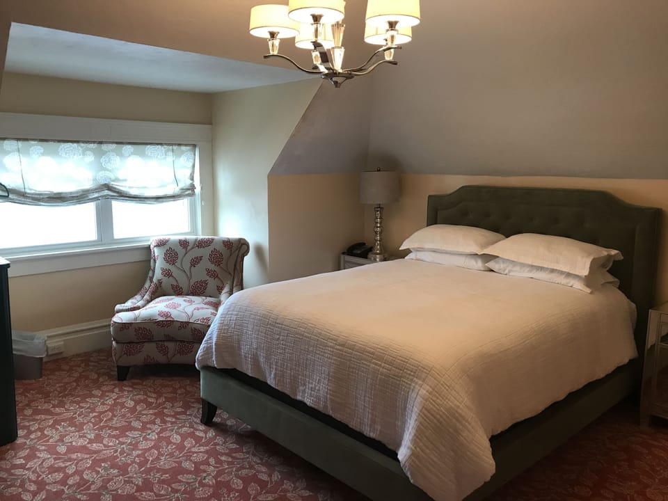 Room, 1 Queen Bed | Free WiFi, bed sheets