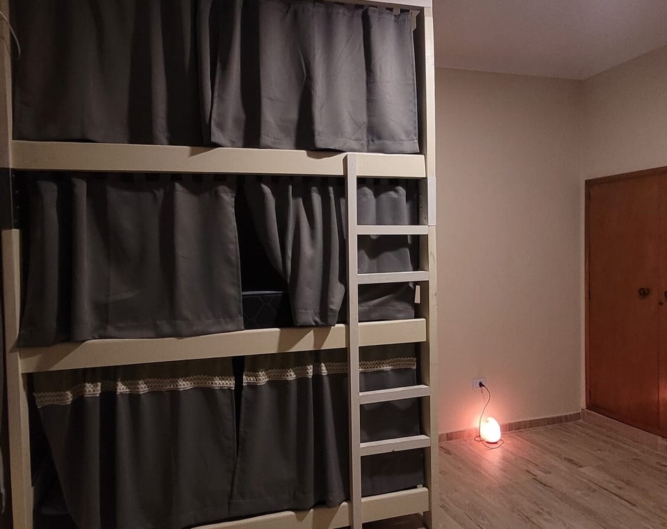 Grand Shared Dormitory | Free WiFi, bed sheets