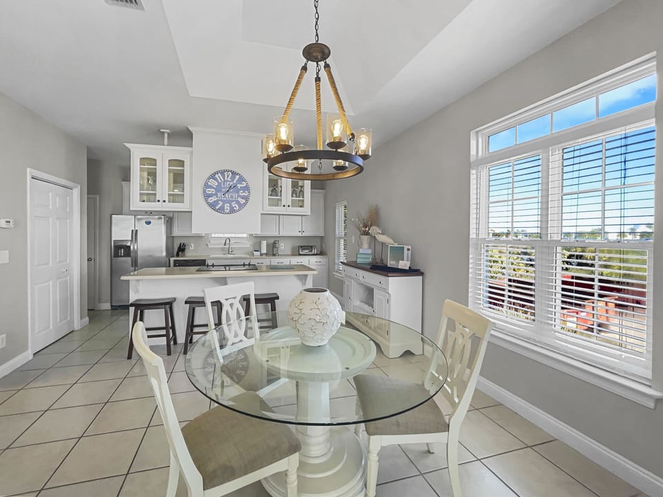 House, 2 Bedrooms | Private kitchen | Coffee/tea maker, fridge, oven, toaster