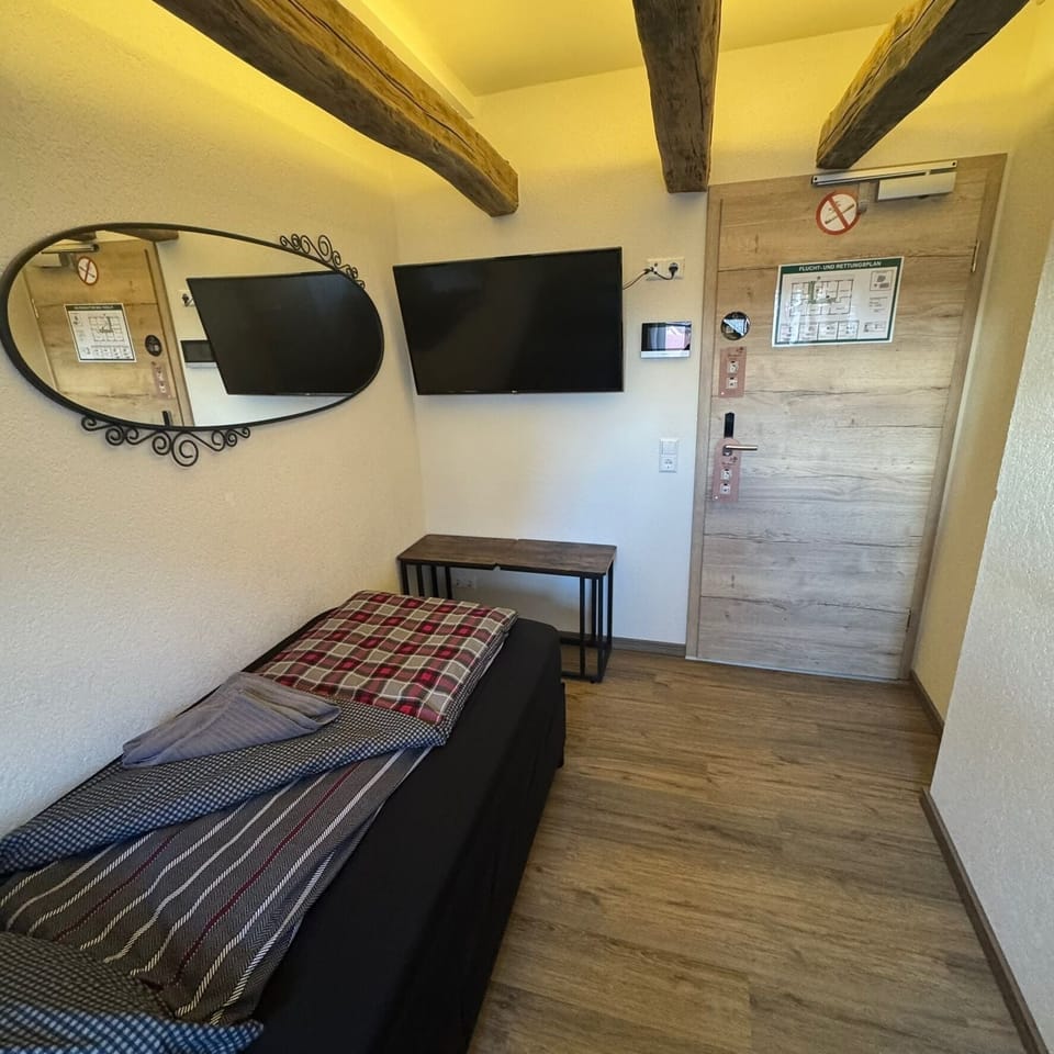 1-person room with private bathroom & shared kitchenette | Desk, laptop workspace, free WiFi, bed sheets